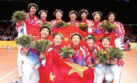 第七冠：2004年雅典奥运会，中国女排20年后再次站上奥运最高领奖台